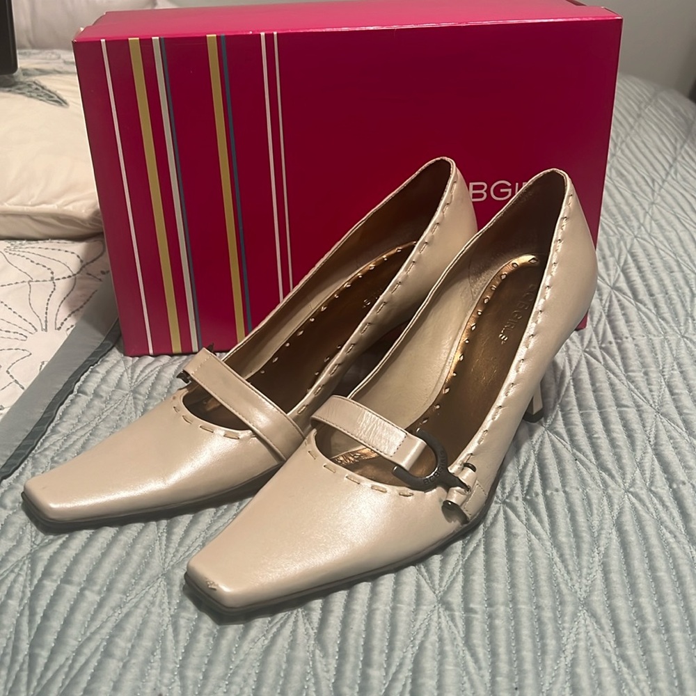 BCBG Winter white kid pearl Songa-KP 2 inch heel